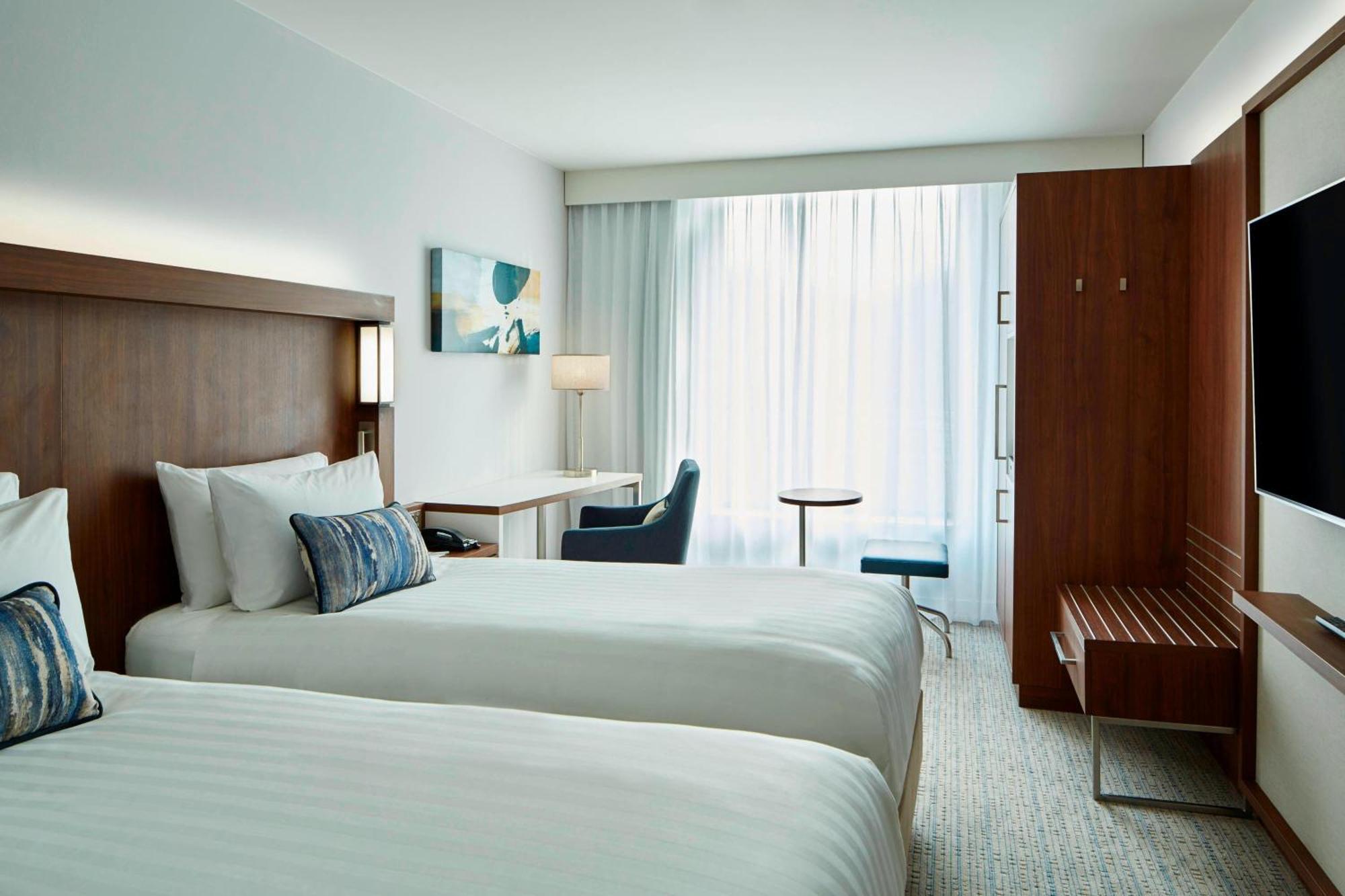Hotel Courtyard By Marriott Airport