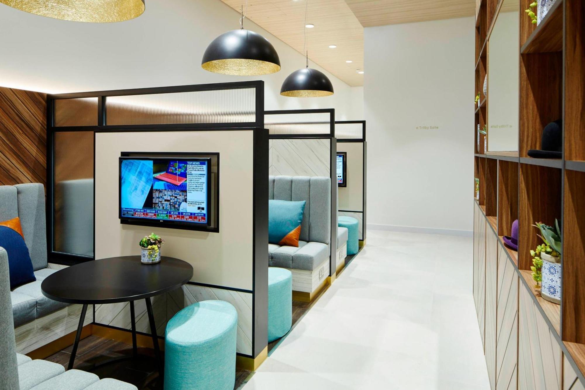 Courtyard By Marriott Airport