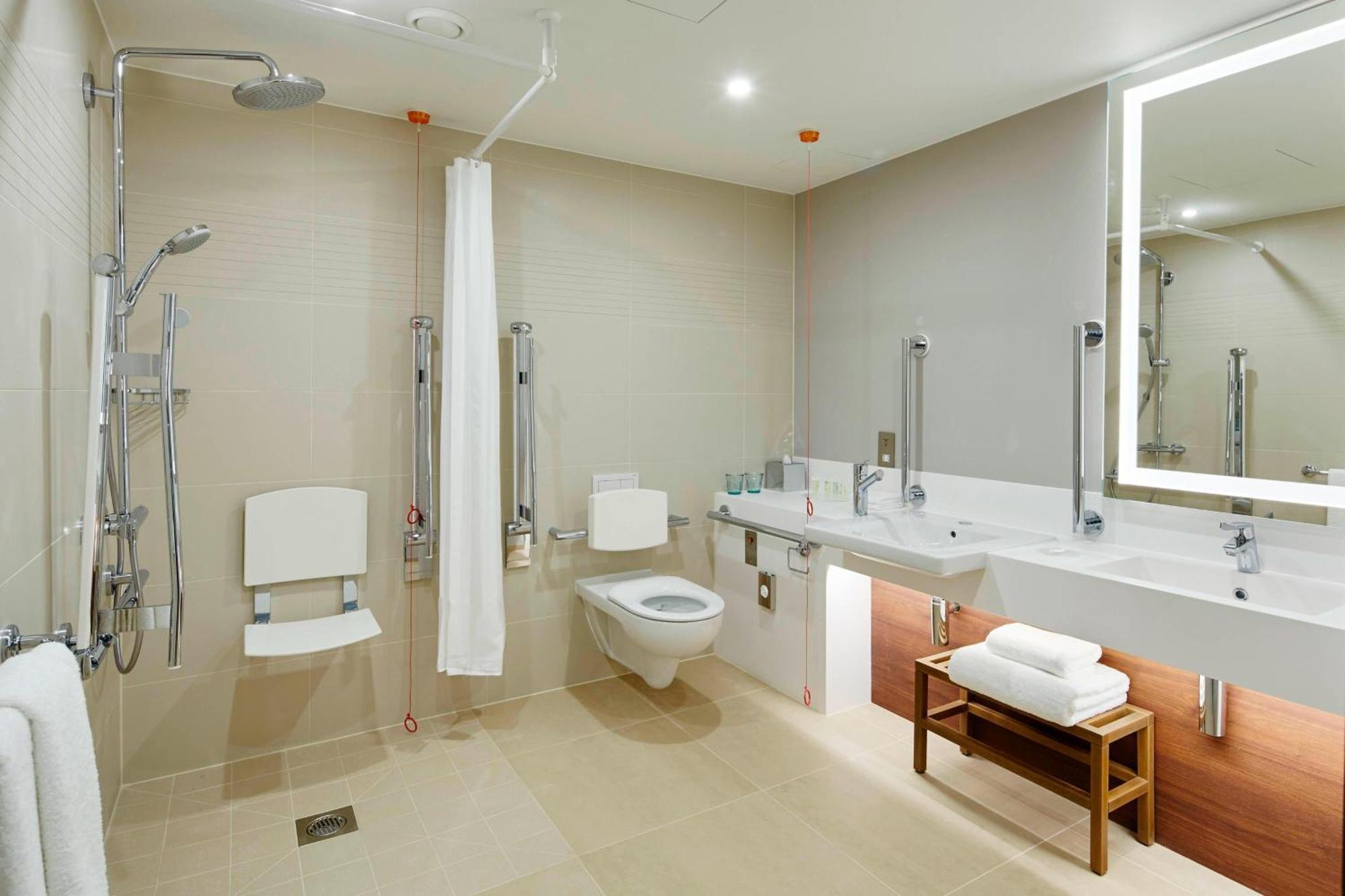 Hotel Courtyard By Marriott Airport 4*